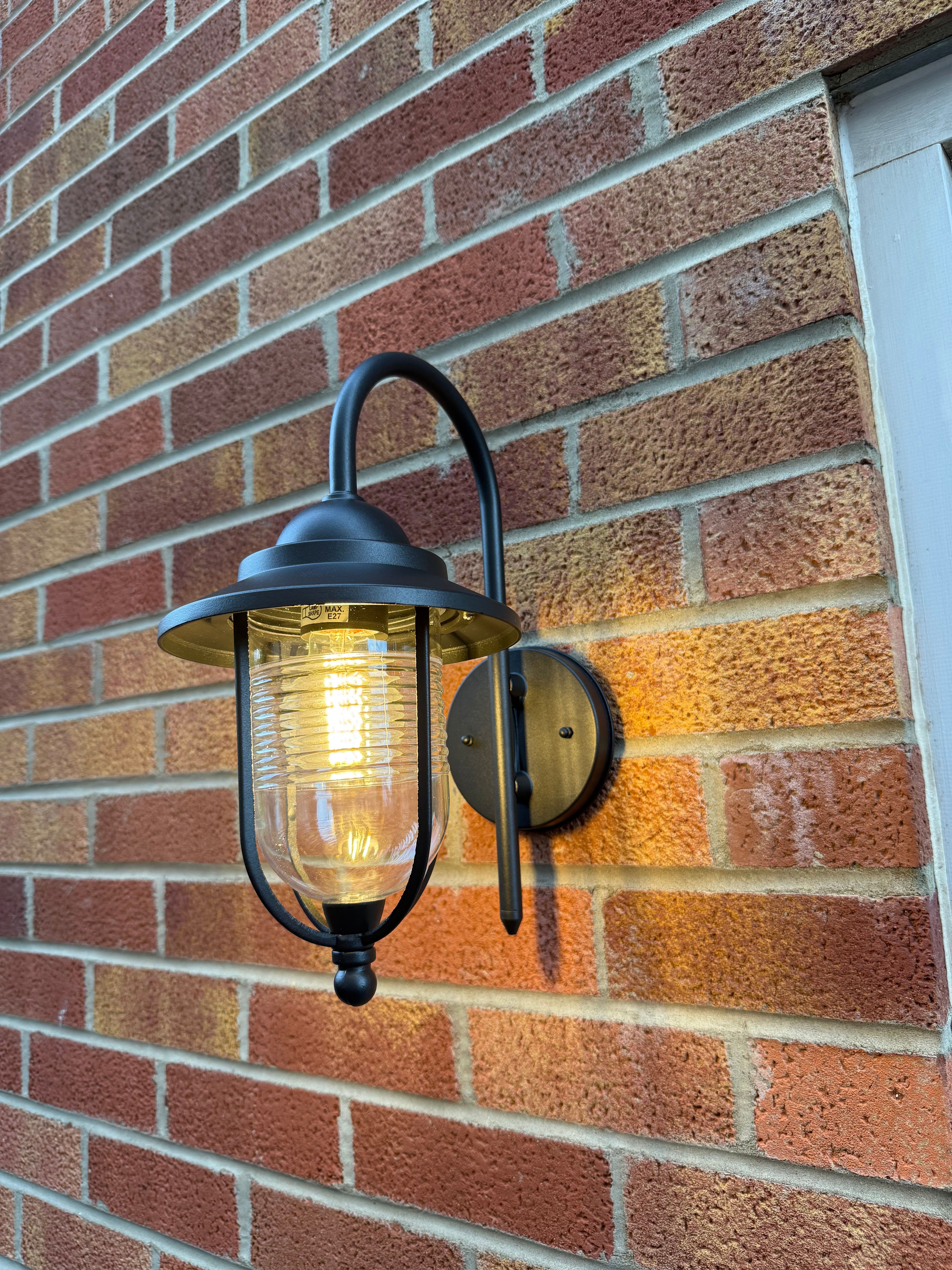 Outdoor lamp installation