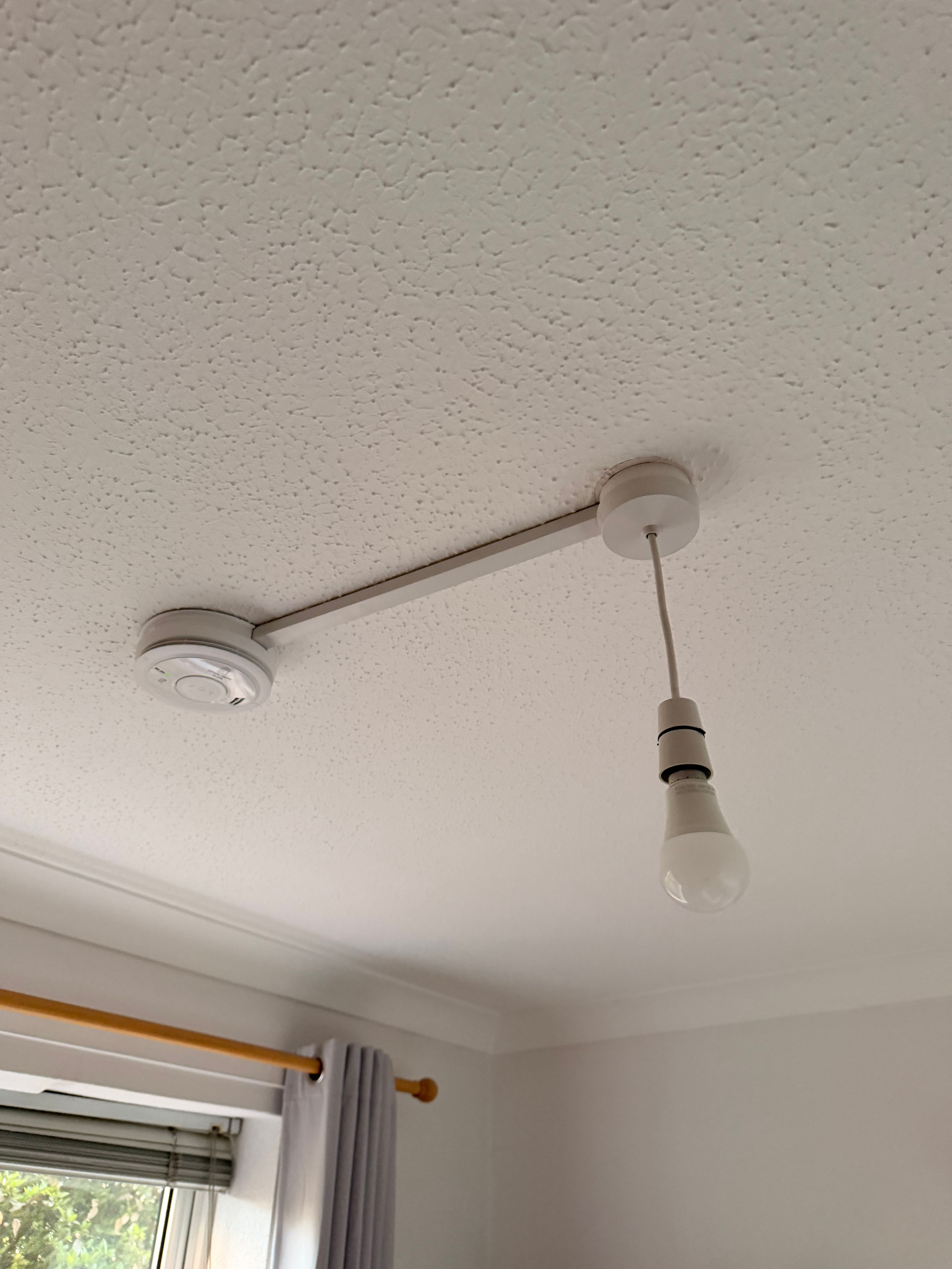 Interlinked smoke alarm installation